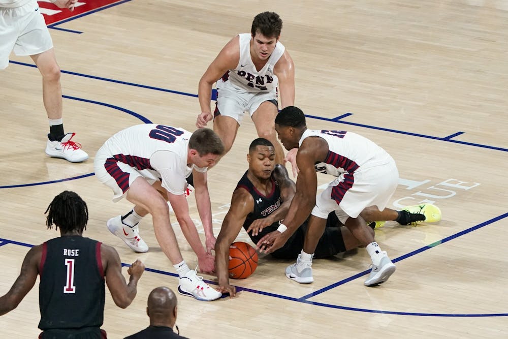 mbb-temple-team-defense-loose-ball