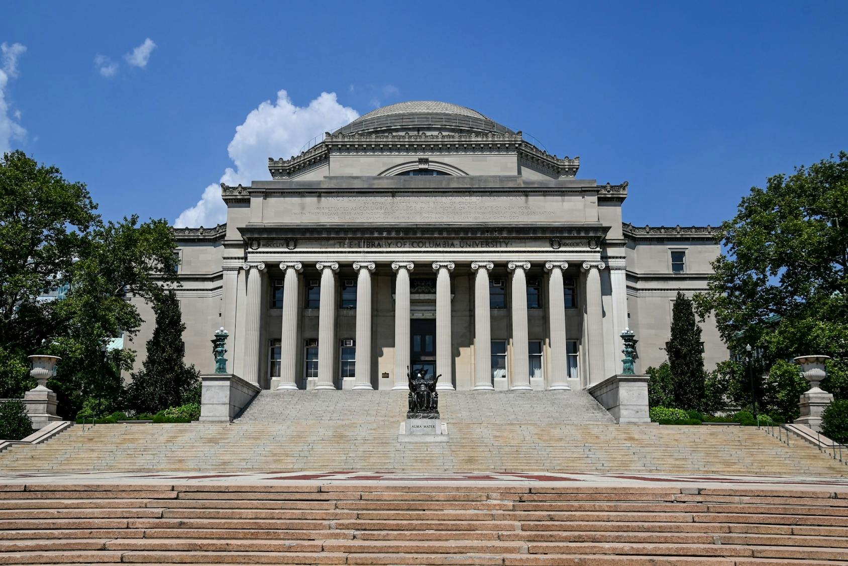 Columbia University Campus Low Memorial Library.jpg