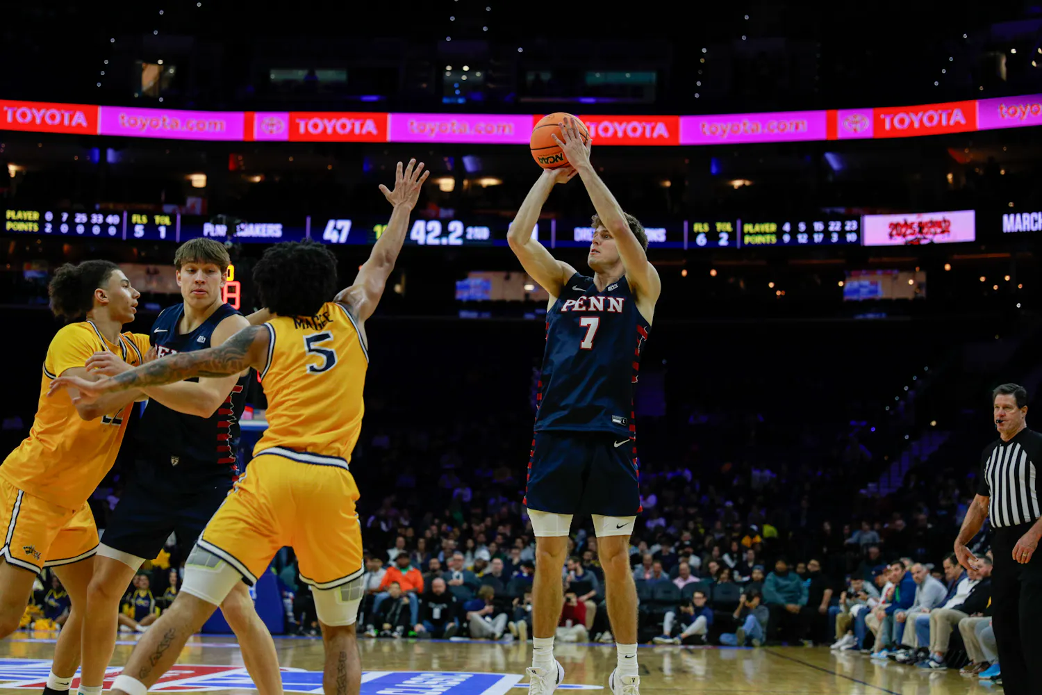12-7-24 Men's Basketball v Drexel (Weining Ding).jpg