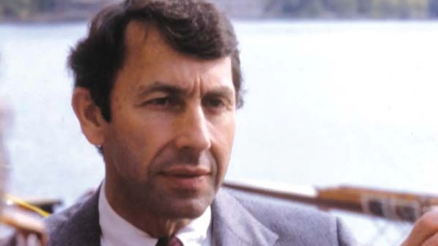 Former University President Sheldon Hackney died of Lou Gehrig’s disease in his home in Martha’s Vineyard.
