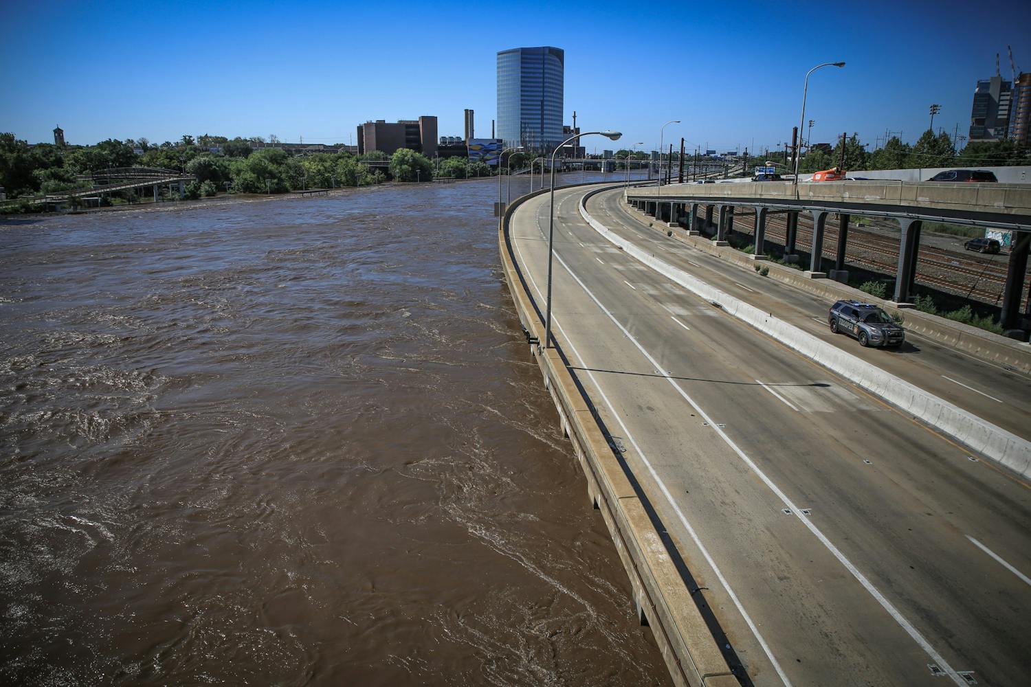 09-02-21 Hurricane Ida Flooding Schuylkill River I-76 Climate Change (Jesse Zhang).jpg