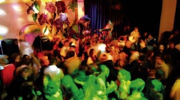 For students, finding dollars for drinking not a problem