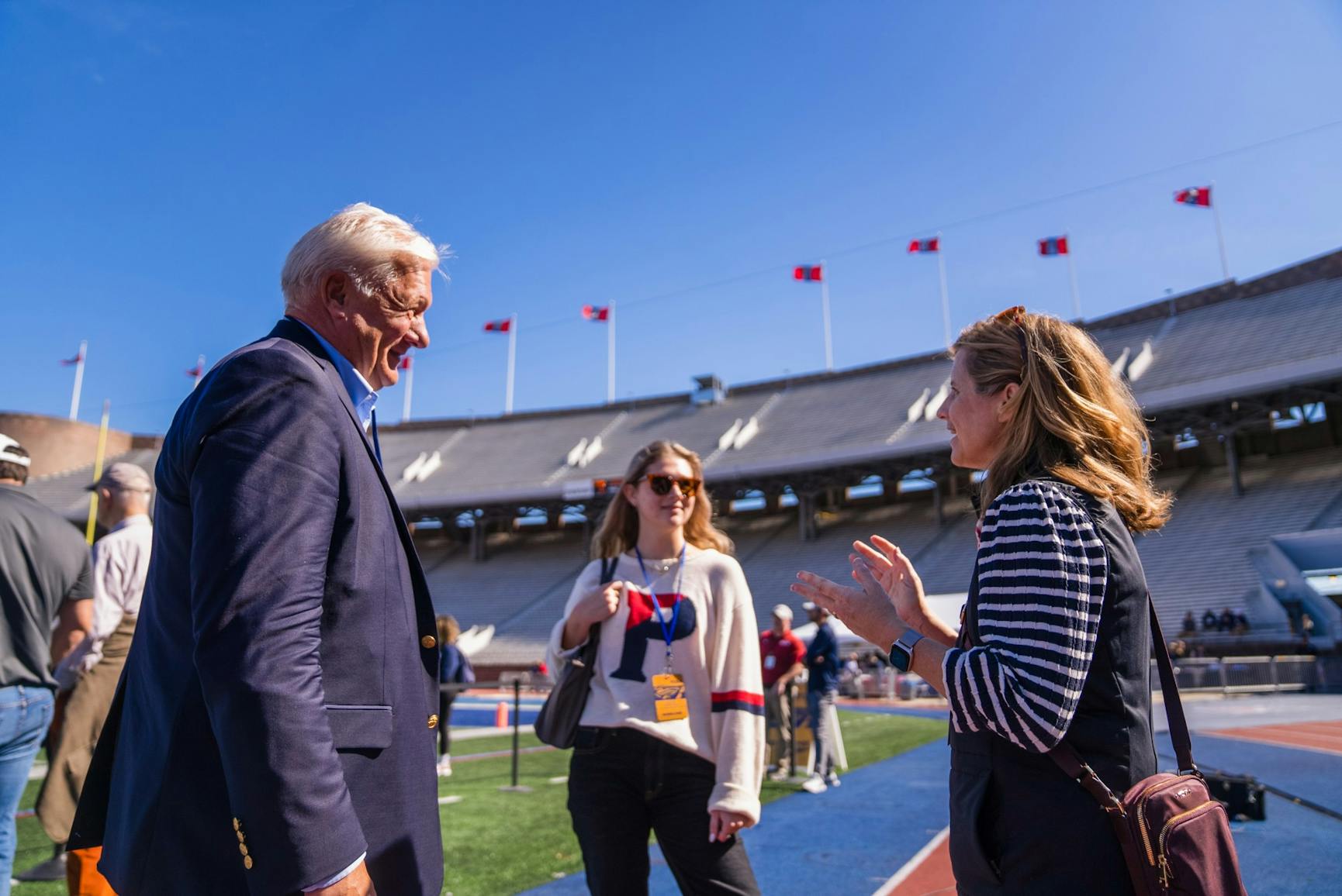 10-15-22 Liz Magill penn football (Jesse Zhang).jpg
