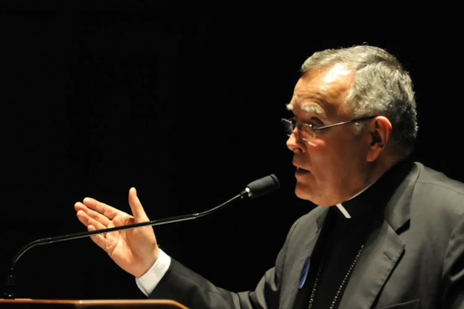 22830_11072011_archbishop_pennforlife0110f.jpg