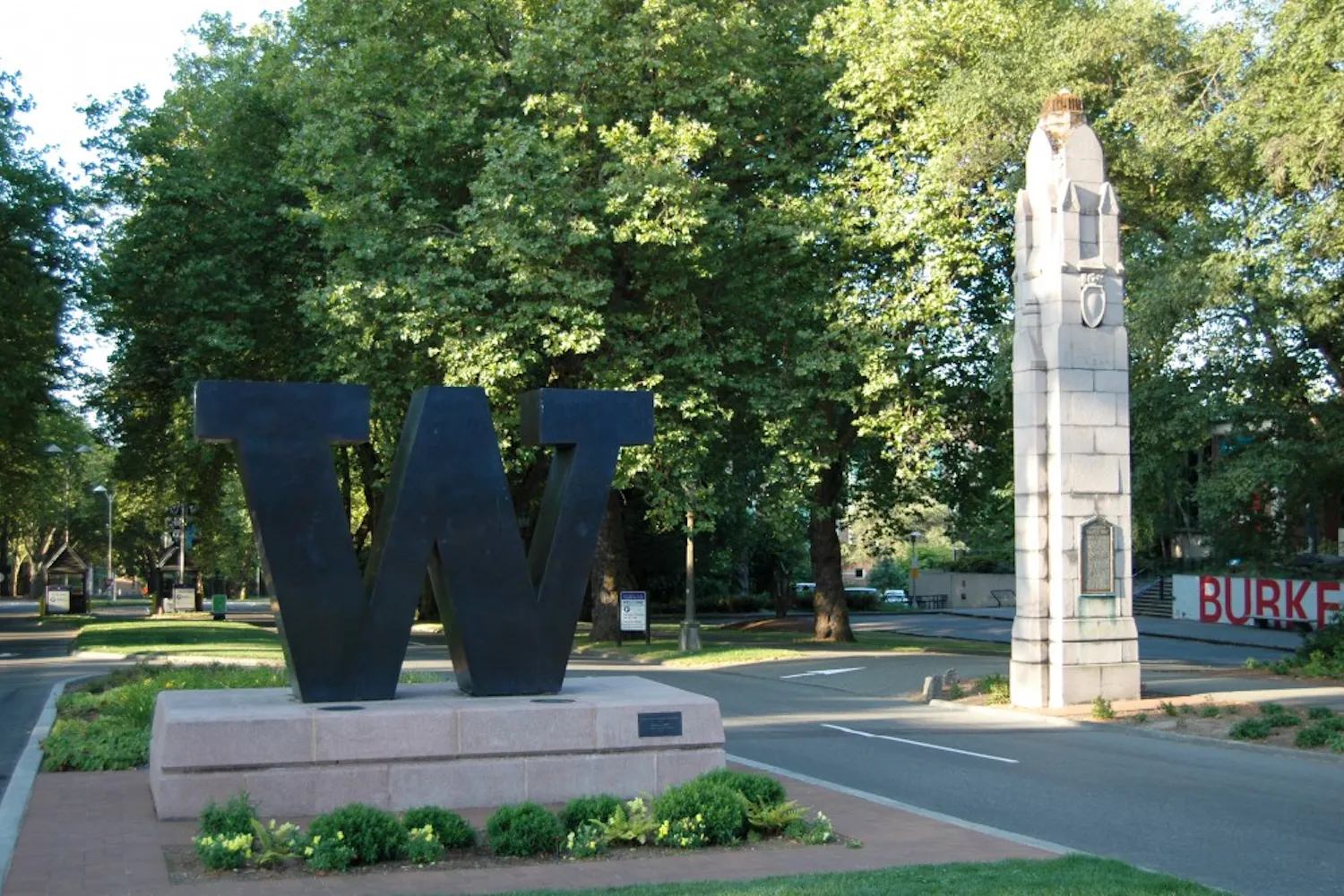 A man was shot at the University of Washington, where Breitbart editor Milo Yiannopoulos was giving a speech on Inaguration Day.