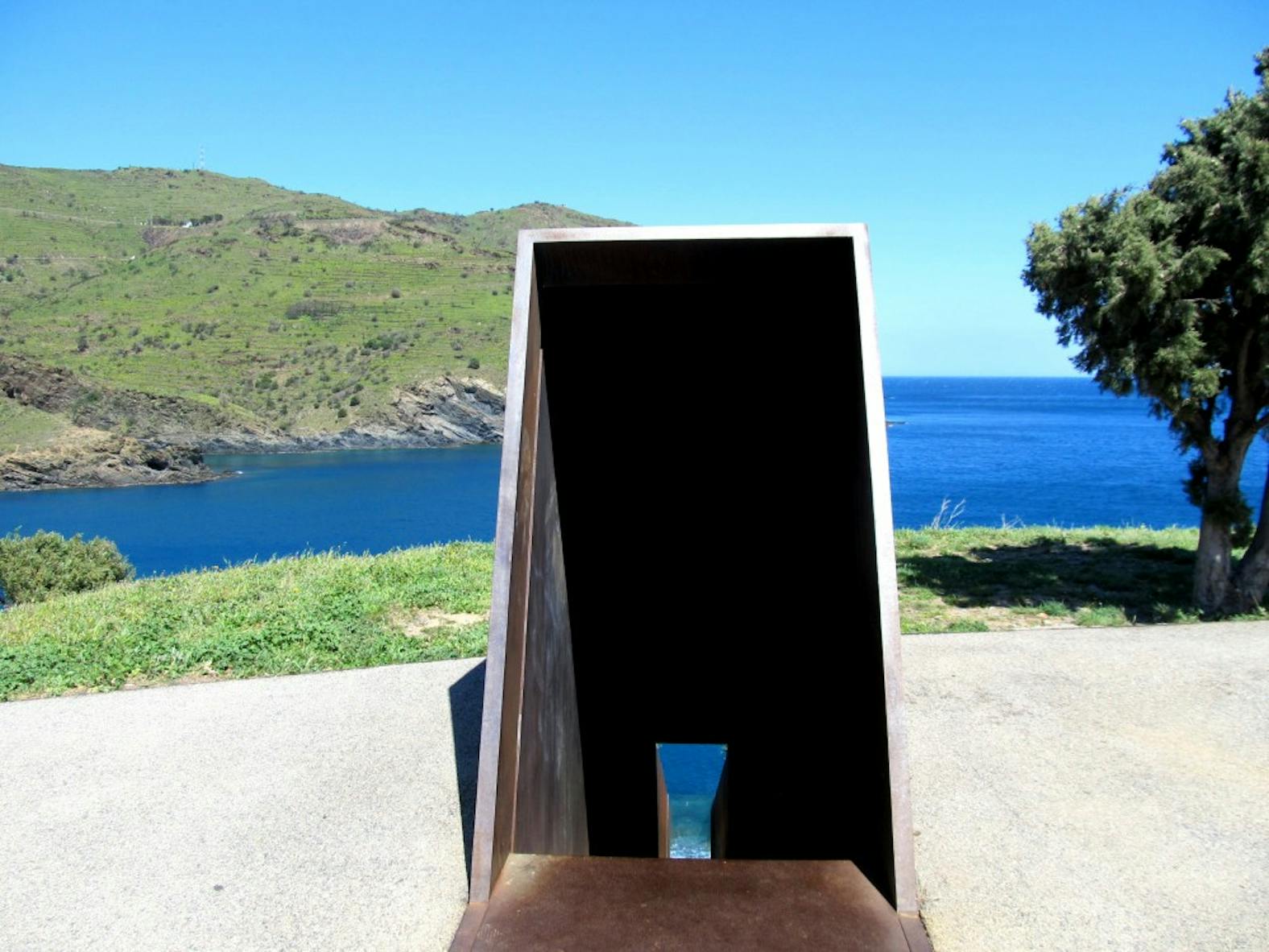 Memorial_Walter_Benjamin_Portbou_008.JPG