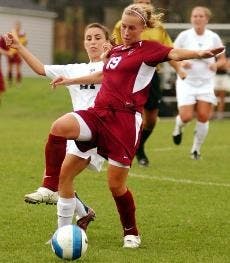 <p>W. soccer: Crimson picks up first win vs. edgeless Quakers</p>