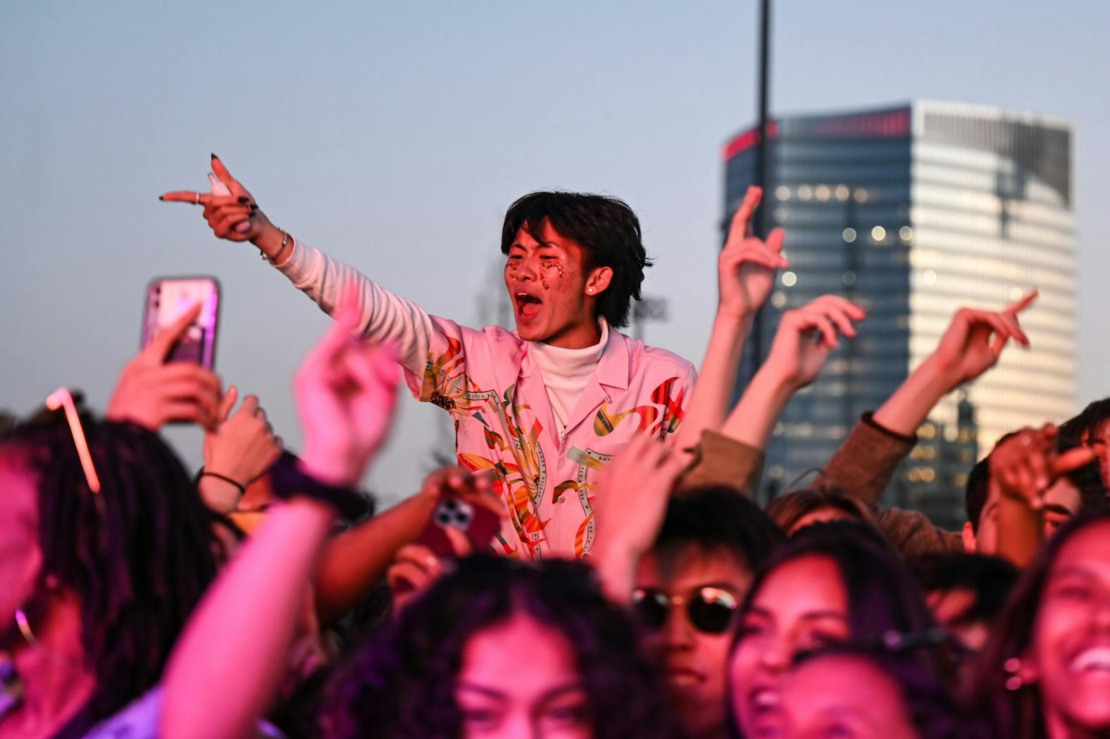 03 Fans (Kylie Cooper).jpg