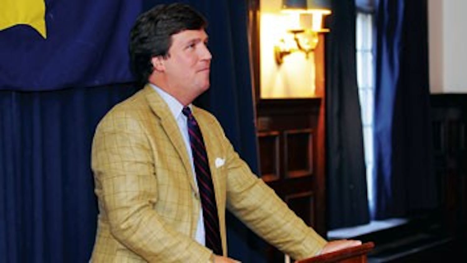 Political journalist Tucker Carlson discusses Obama and the economy