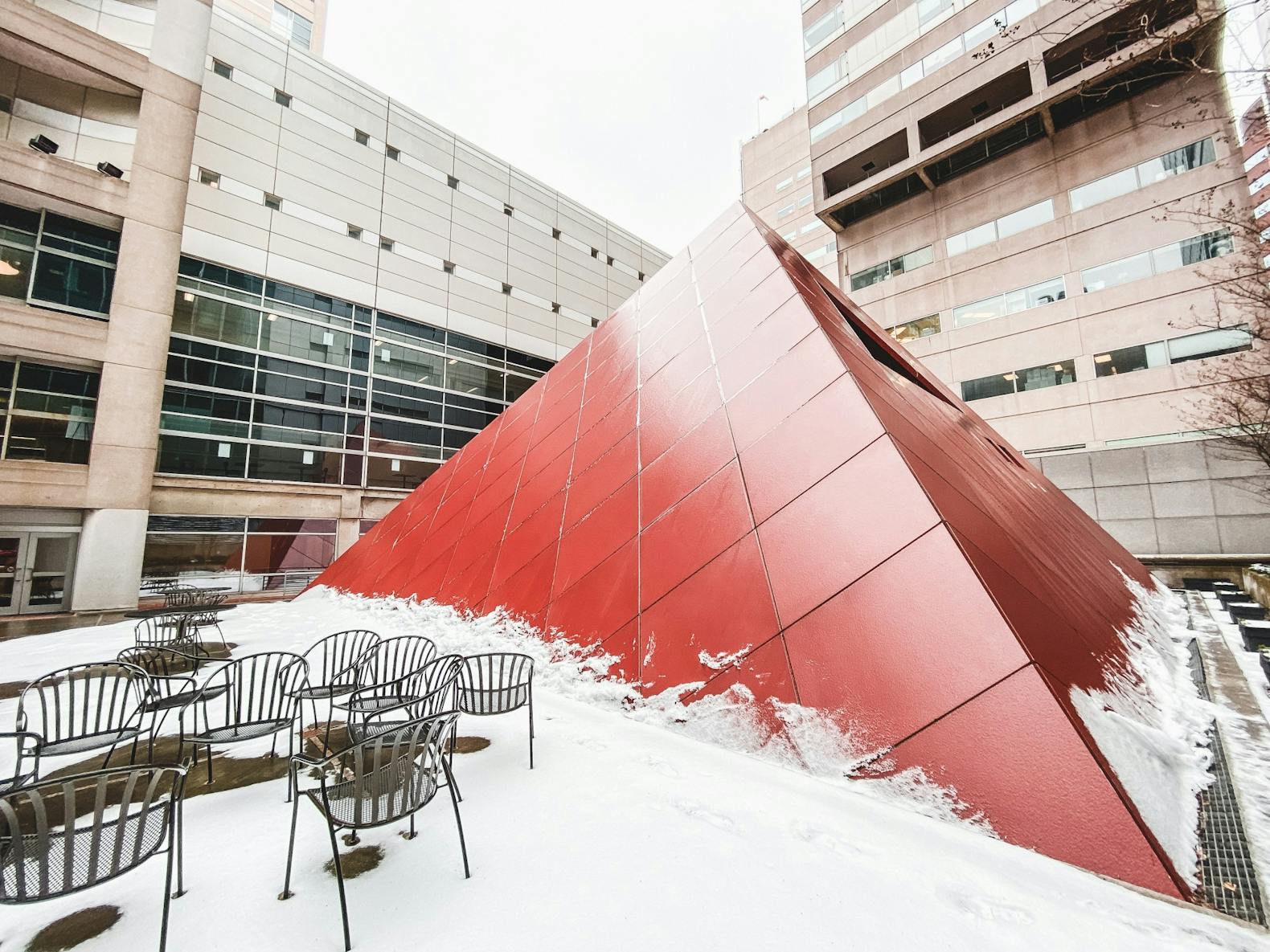 Photo Essay Statues Spring 2021 Quadrature 1