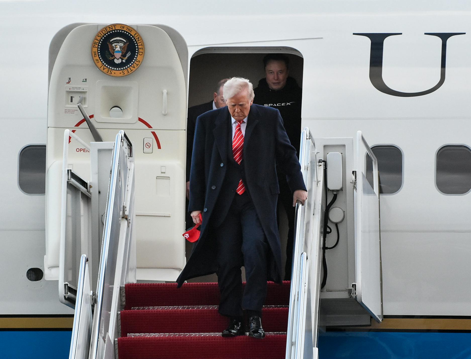 Trump Landing (03.22) - Jean.jpg