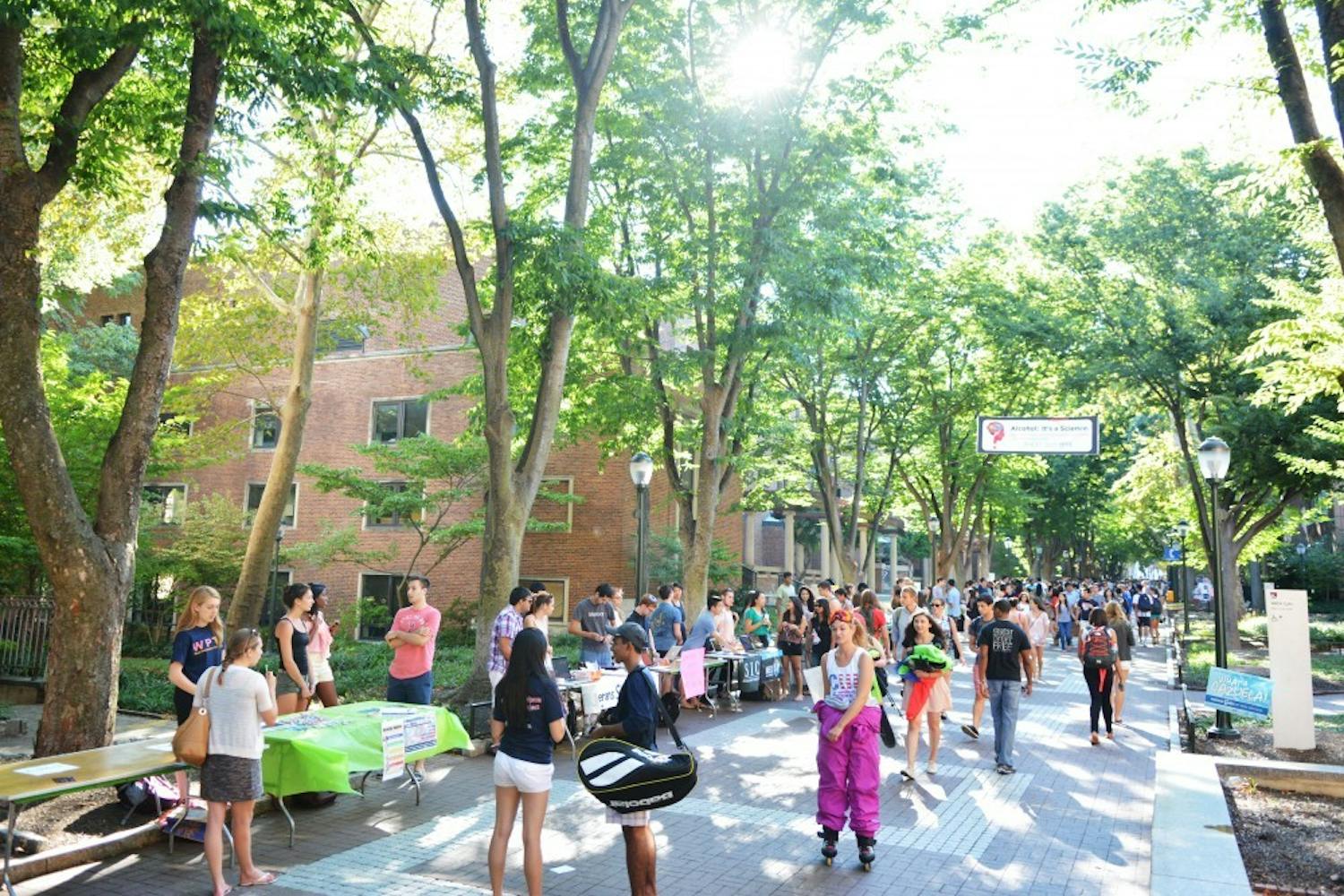 2018 Activities Fair Locust Walk (Yolanda Chen)