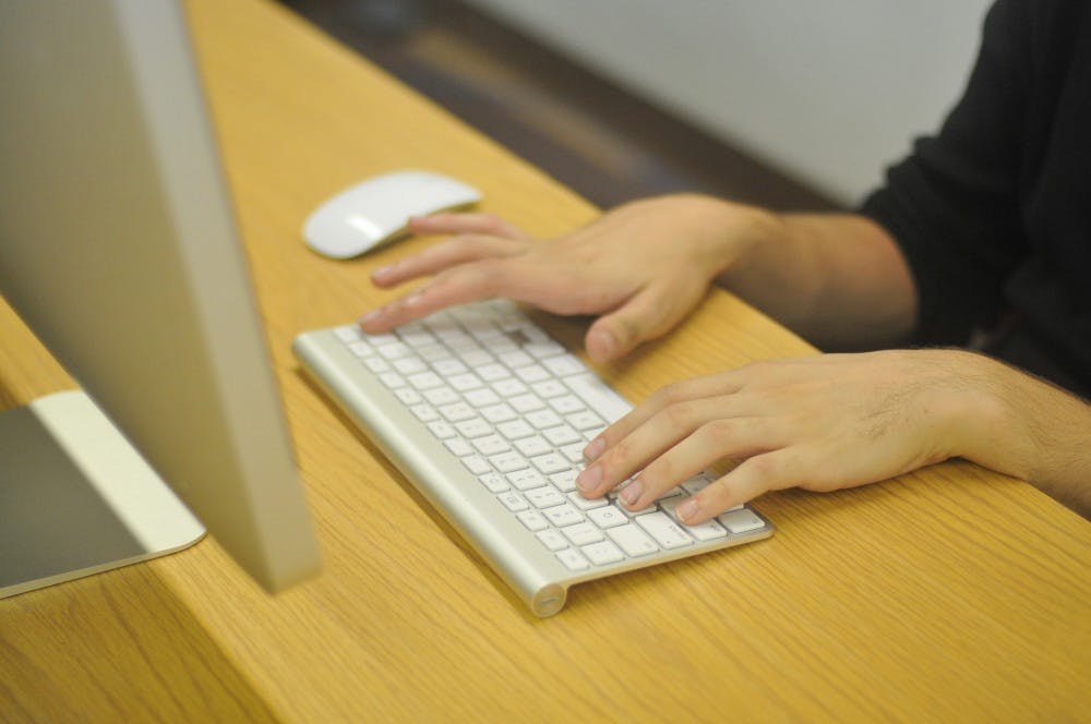 	Investigators were first tipped off about Ross Ulbricht’s identity as Silk Road’s founder after analyzing a number of posts on various online forums, including Google and LinkedIn.