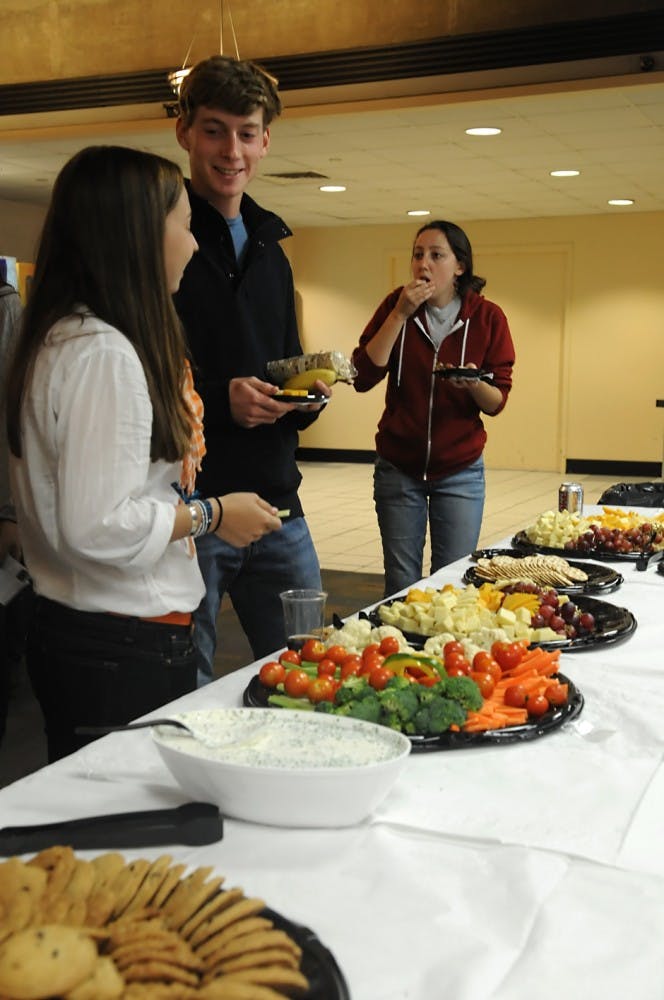 Students discuss nature of food industry