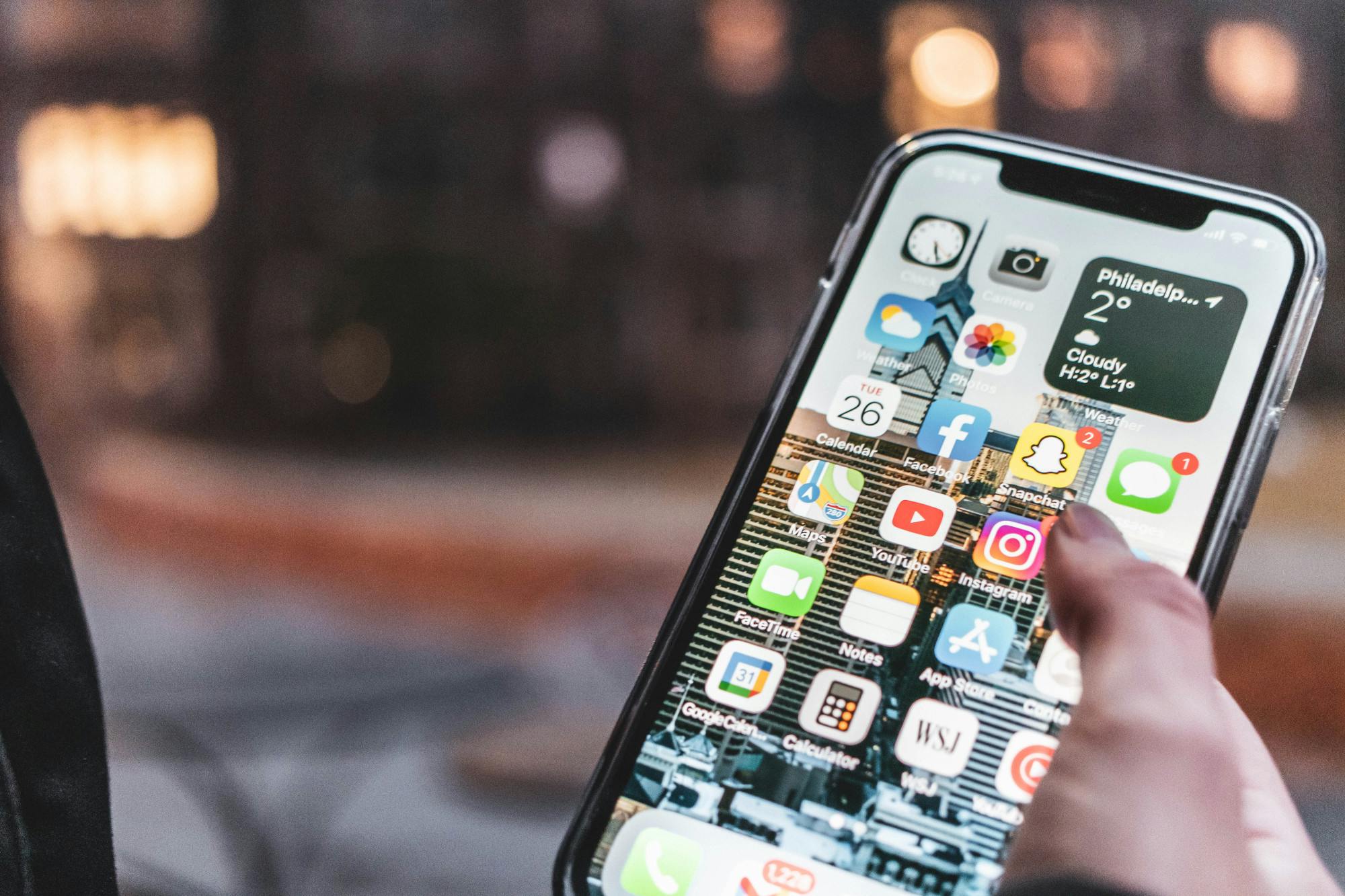 01-26-21 Phone Social Media (Daniel Cardenas Uribe).jpg