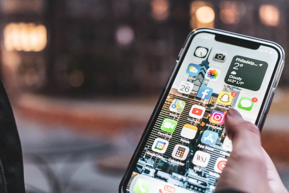 01-26-21 Phone Social Media (Daniel Cardenas Uribe).jpg