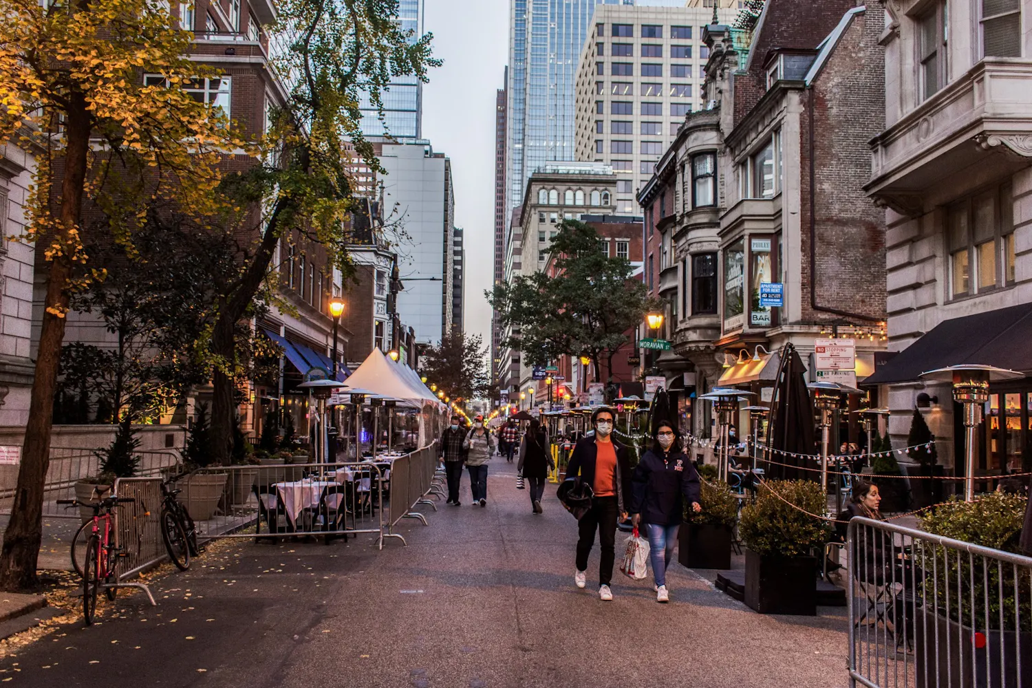 phildelphia city center mask people walking (Max Mester).jpg