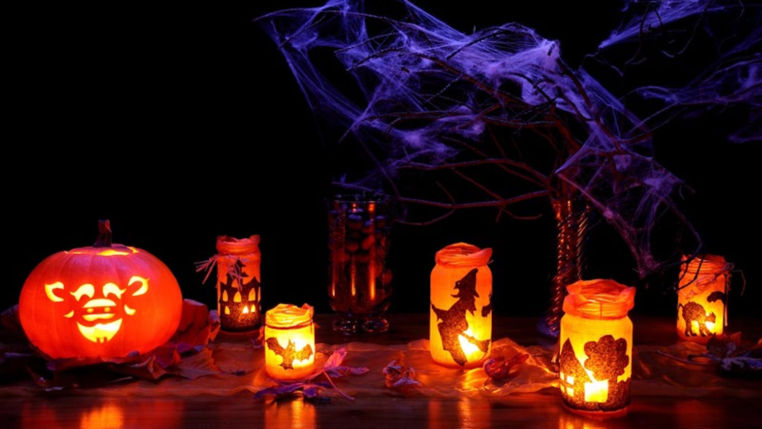 halloween-lanterns-and-pumpkin-with-spider-webs_800 (1).jpg