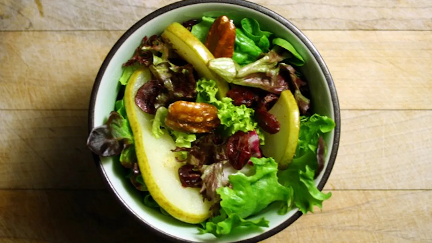 The hyper-healthy culture at Penn is cultivated by surrounding restaurants like Magic Carpet and SweetGreen. The love for healthy food is especially seen through the students' penchant towards salads. | Courtesy of TheDeliciousLife/Creative Commons