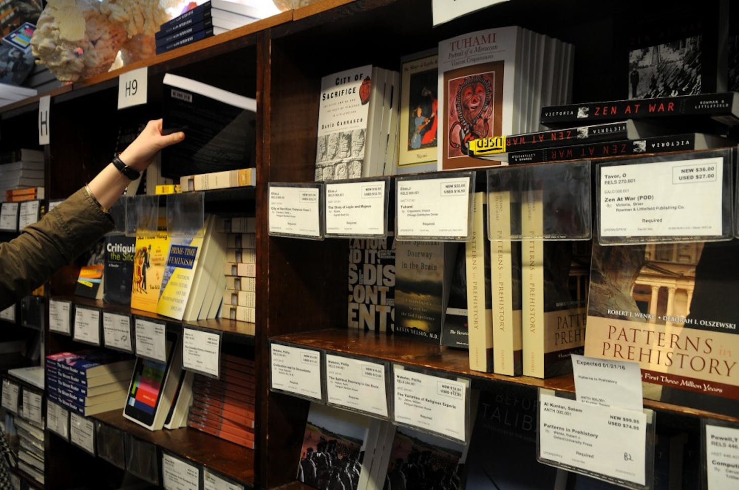 Many students forgo trips to the bookstore to buy their textbooks, preferring instead to pursue other outlets.