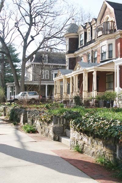 Off campus housing options between 39 and 41st on Pine and Locust streets.This Picture:  Between 40th and 41st on pine.