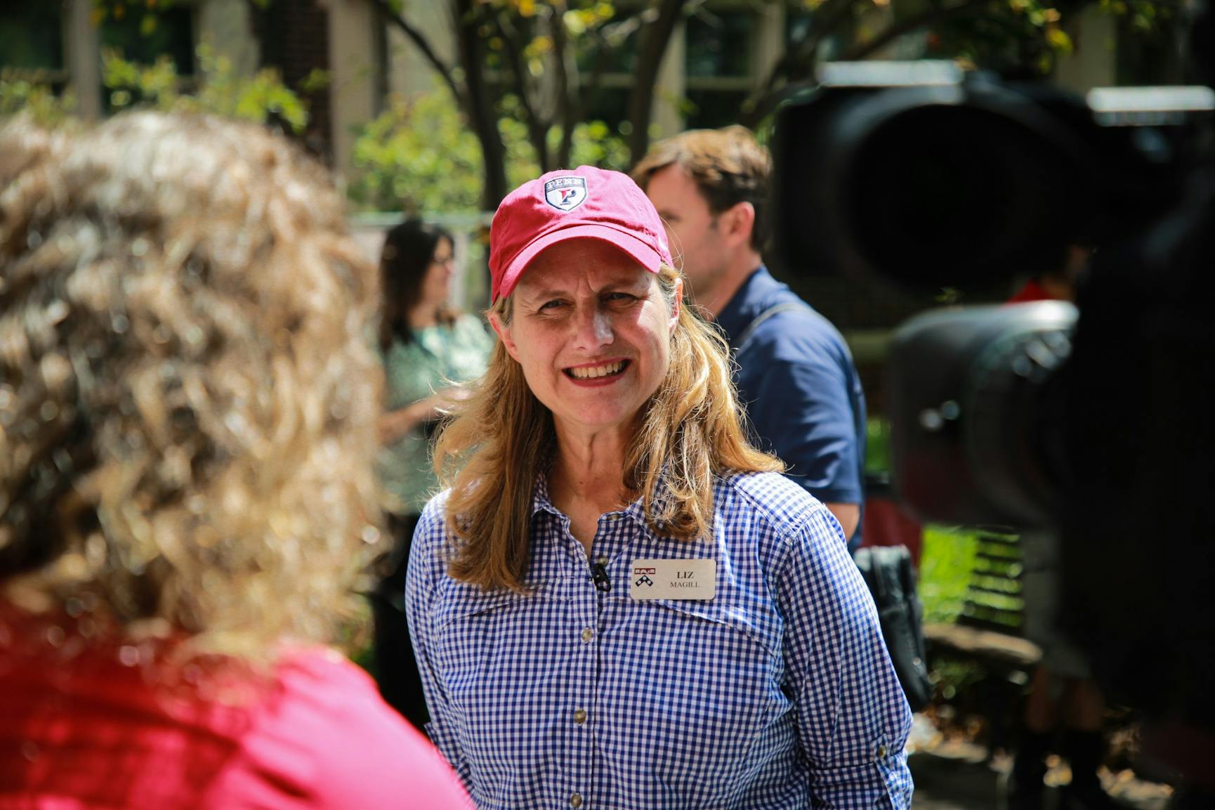 08-23-22 class of 2026 move in Liz Magill 3(Jesse Zhang).jpg