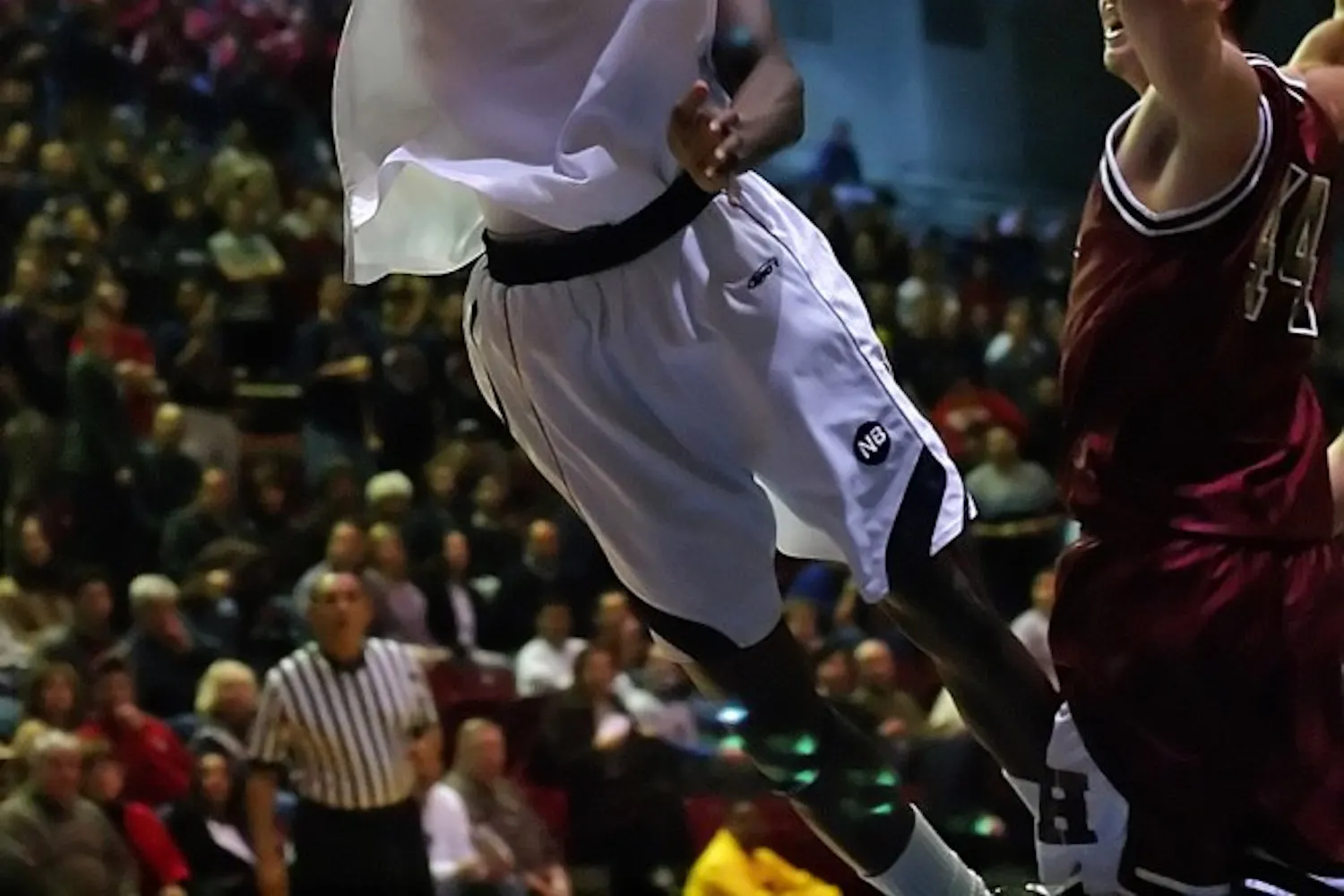 25239_02012003_mbasketball_m01f.jpg