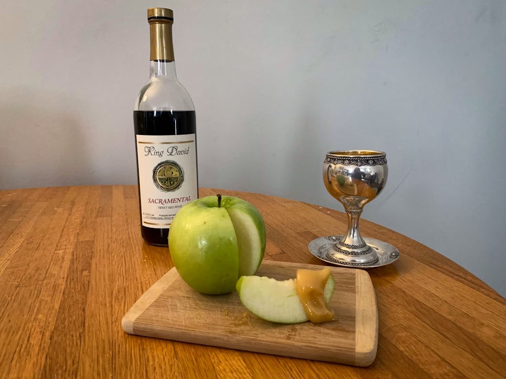 rosh-hashanah-jewish-new-year-apples-honey-sacramental-wine