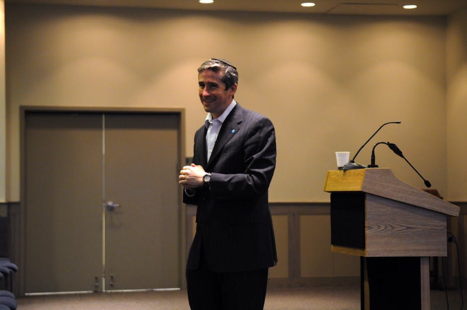 Israeli oil expert discusses electric cars