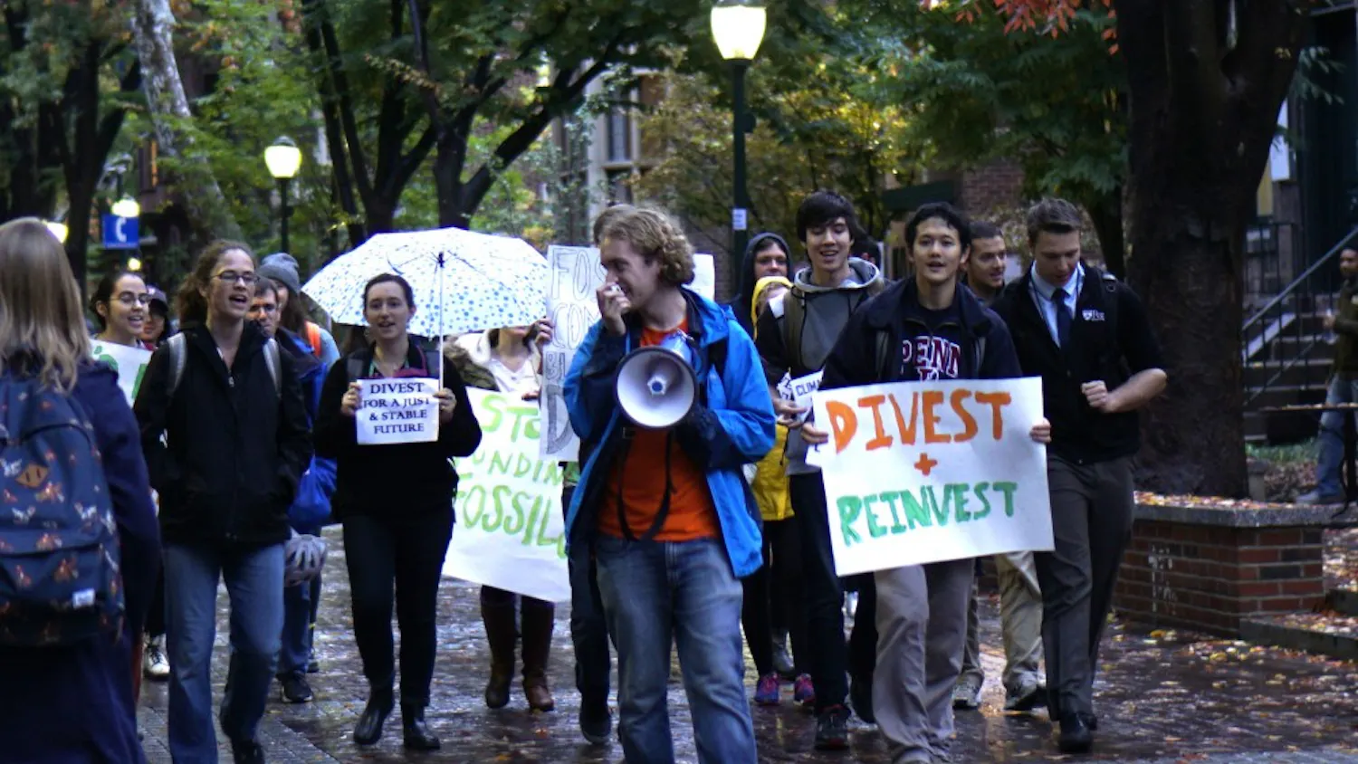 Penn students marched to Houston Hall on Oct. 28 to urge the University to divest from fossil fuel usage.
