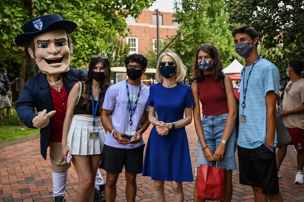 08-24-21-move-in-amy-gutmann-class-of-2025-quaker-masks-covid-kylie-cooper