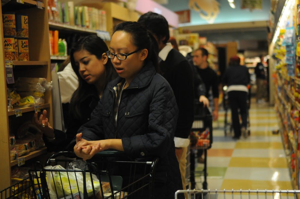 Students pack Fresh grocer in preparation for Hurricane Sandy