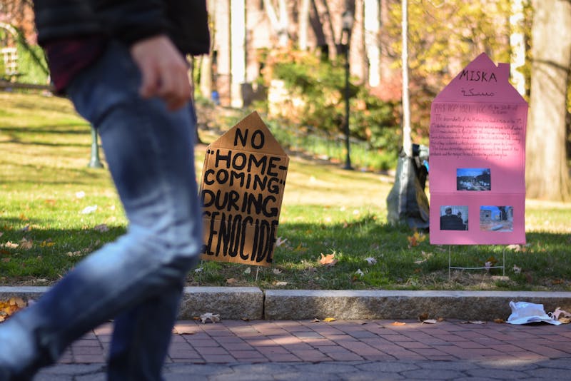 Penn employee uses derogatory rhetoric while removing pro-Palestinian signage on Homecoming