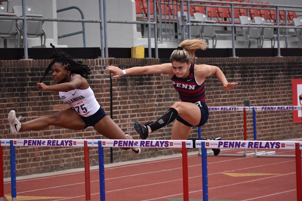 4-24-2021-womens-track-hurdles-grace-oshea-samantha-turner