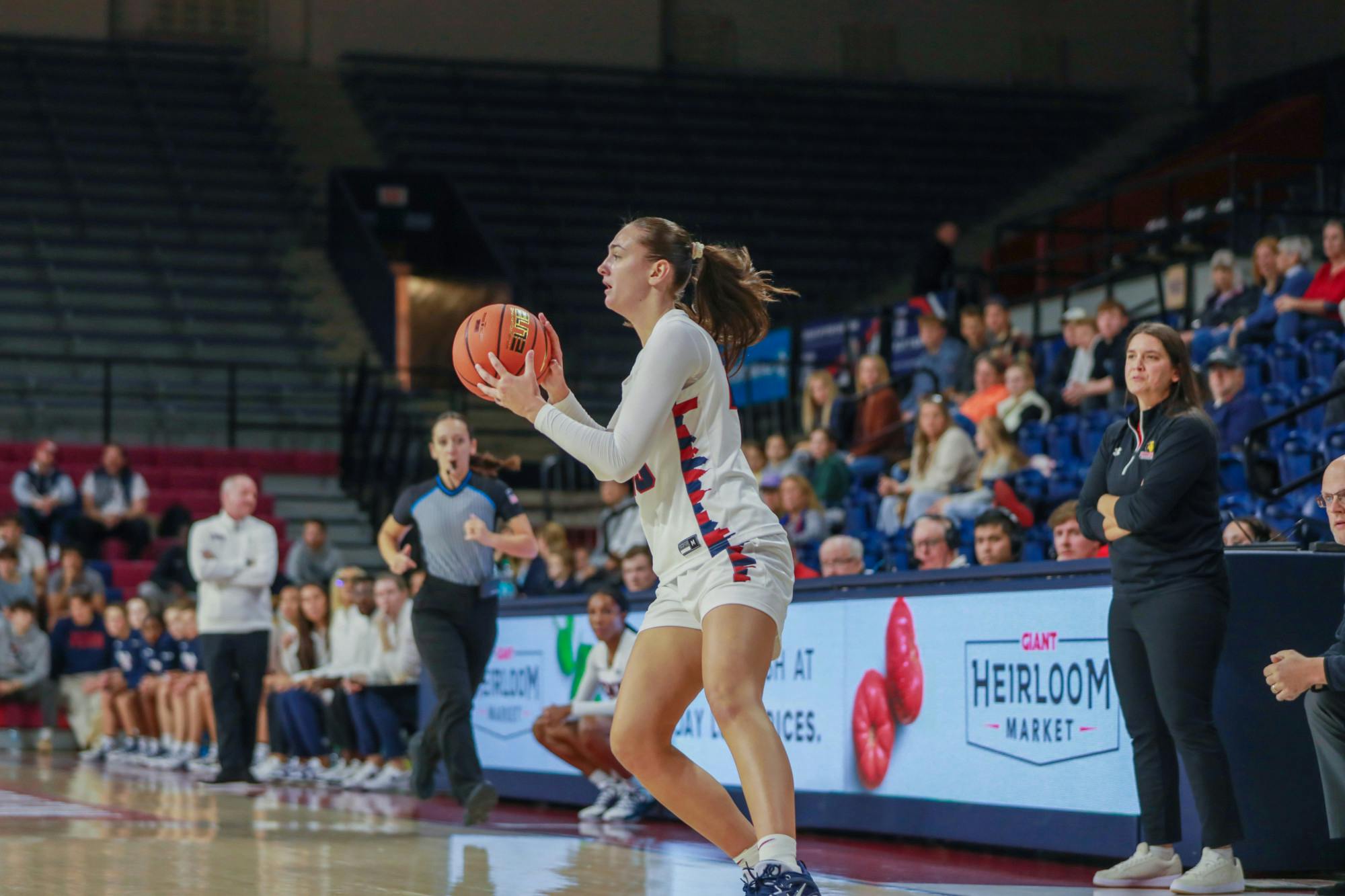 11-7-25 Women's basketball vs Kings (Yaelle De Oliveira) (2).jpg