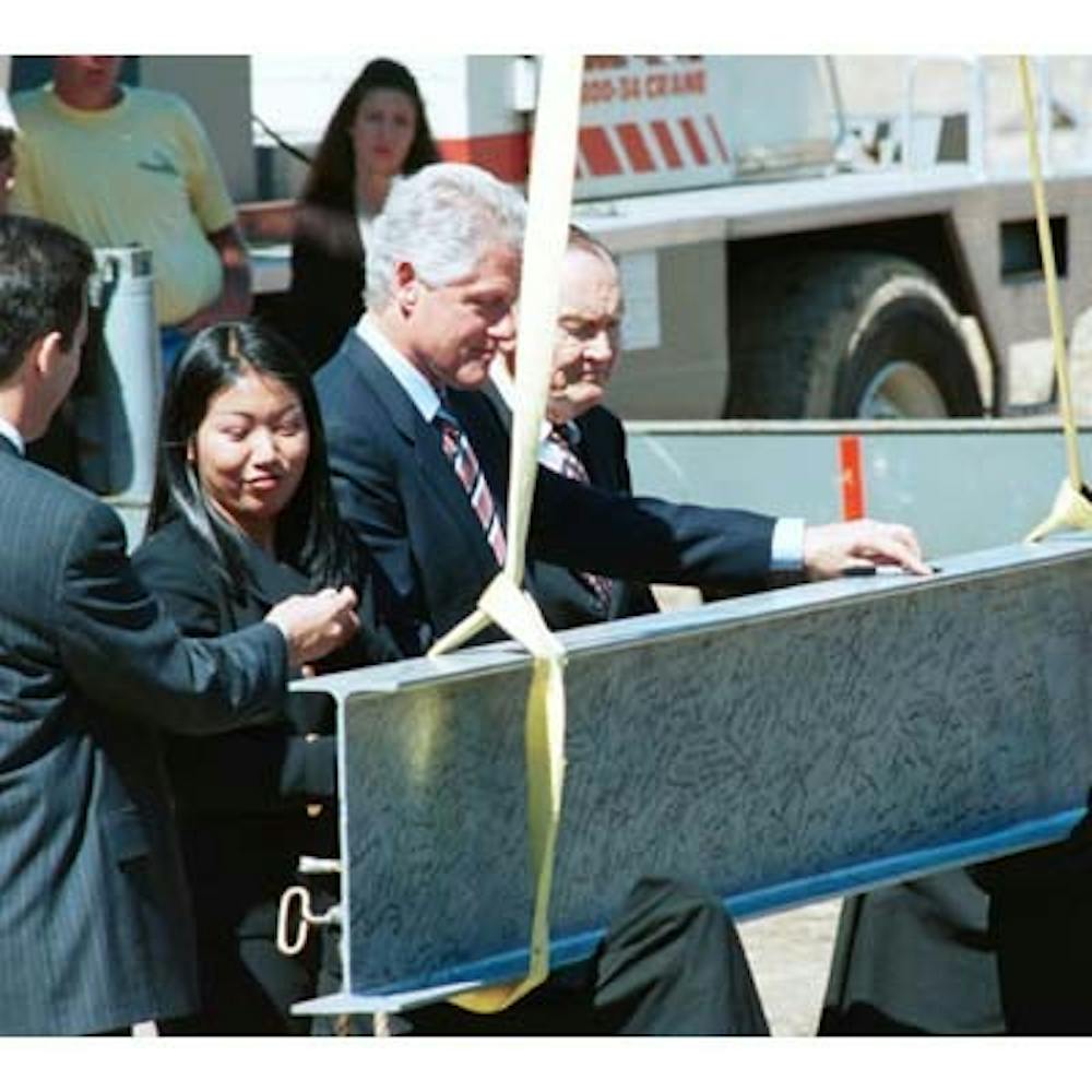 Clinton on hand for new Constitution-themed museum