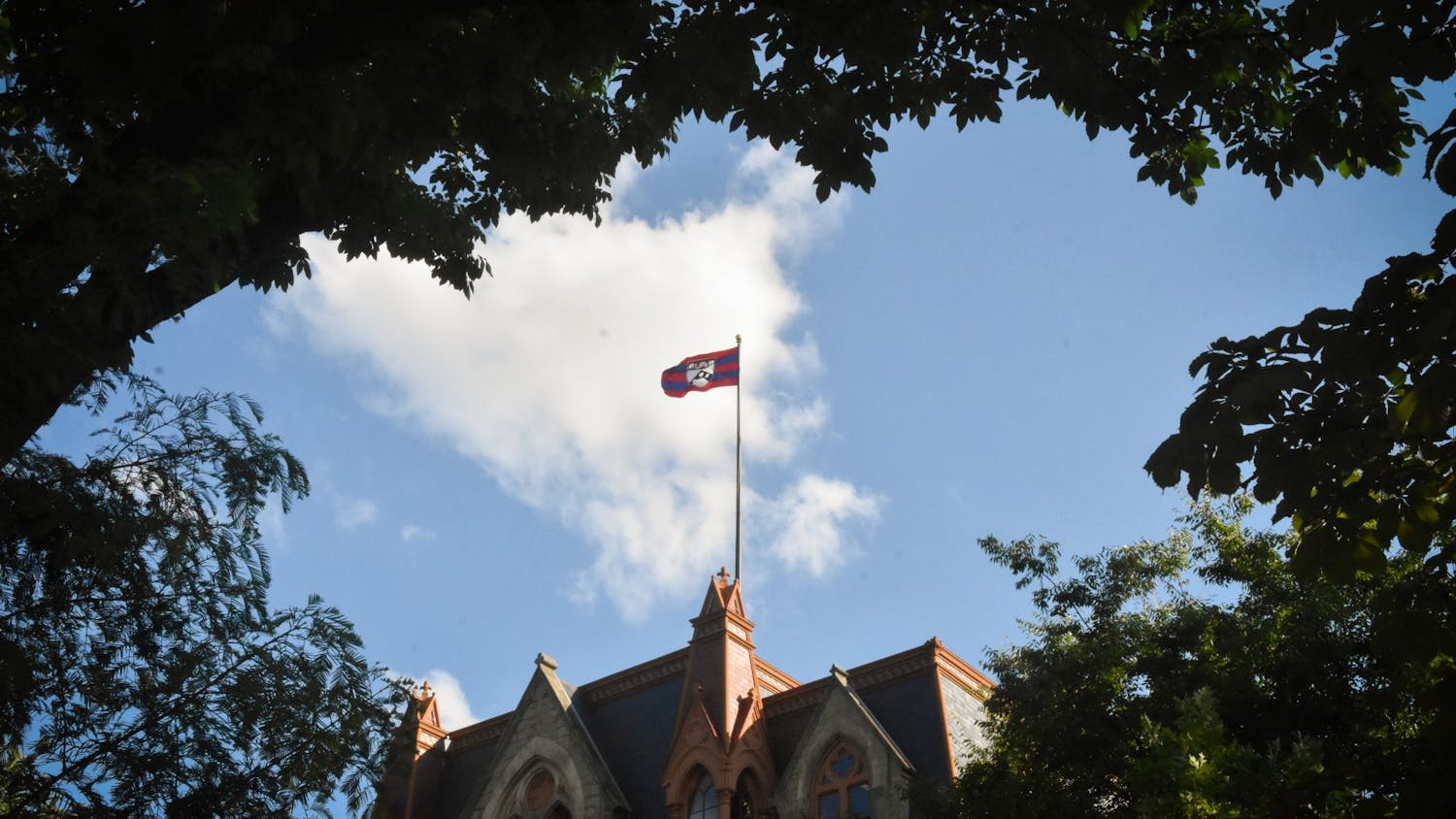 09-13-22 penn flag on college hall (liliann zou)jpg.jpg