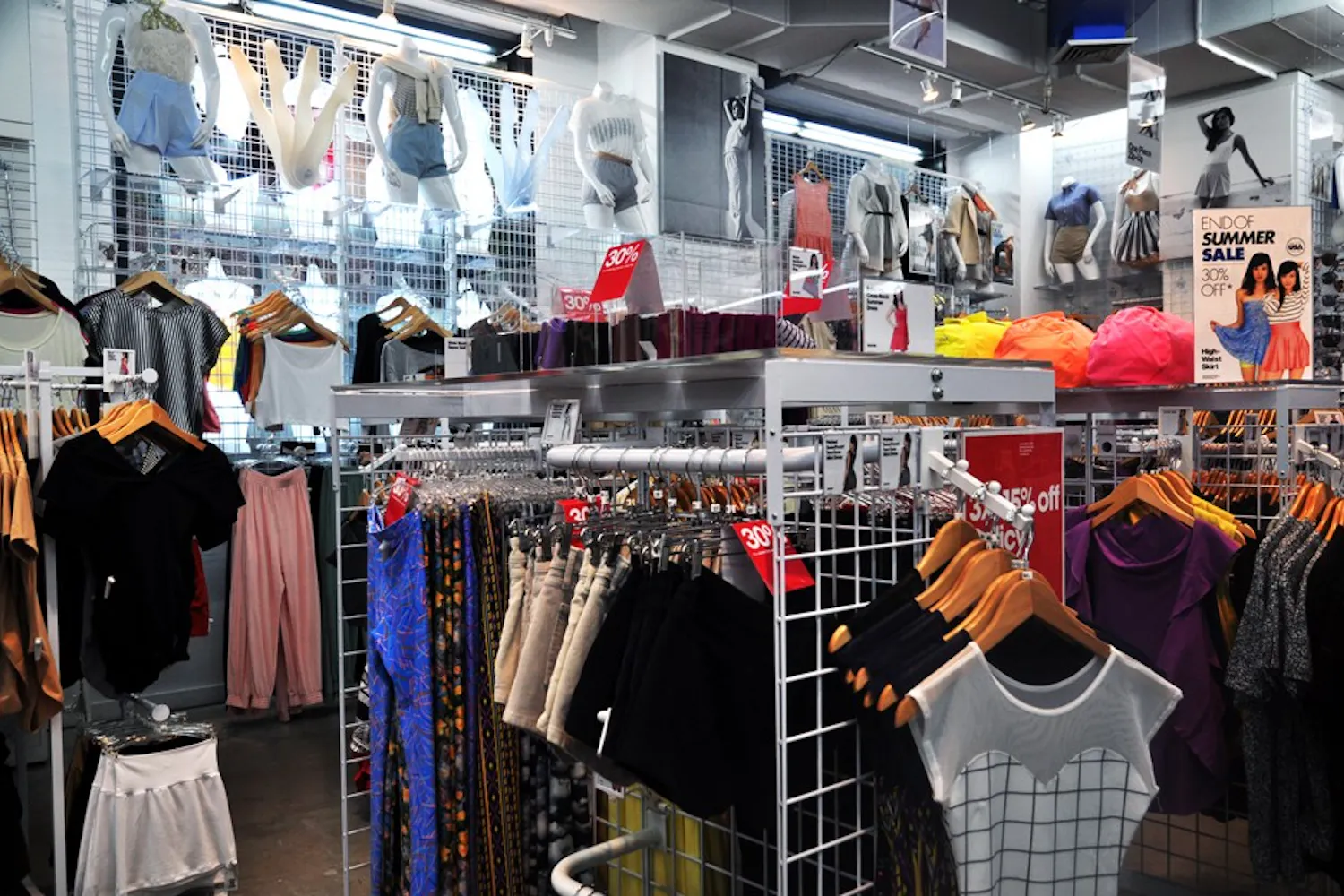 American Apparel store will stay at Penn