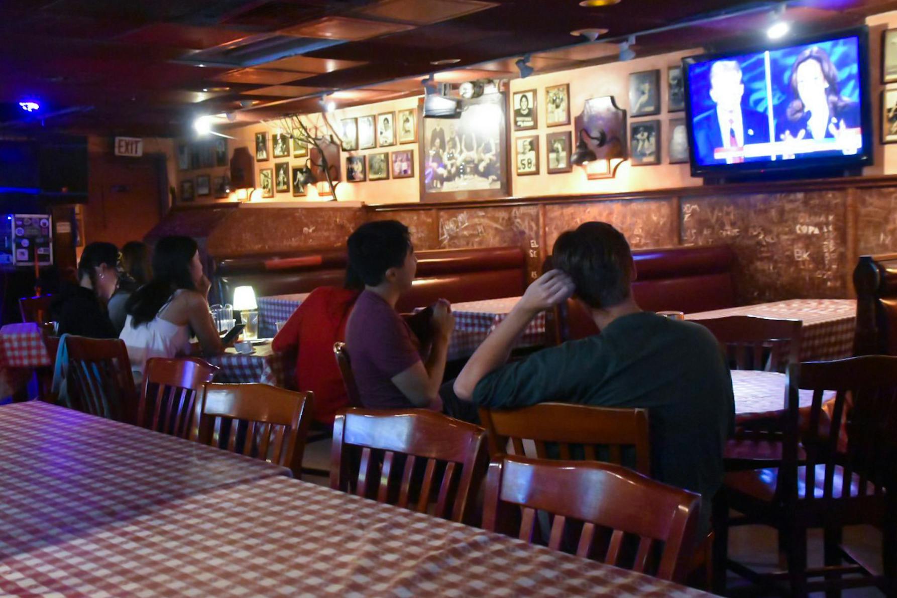 09-10-24 Smokes Debate Watch Party (Sydney Curran).jpg