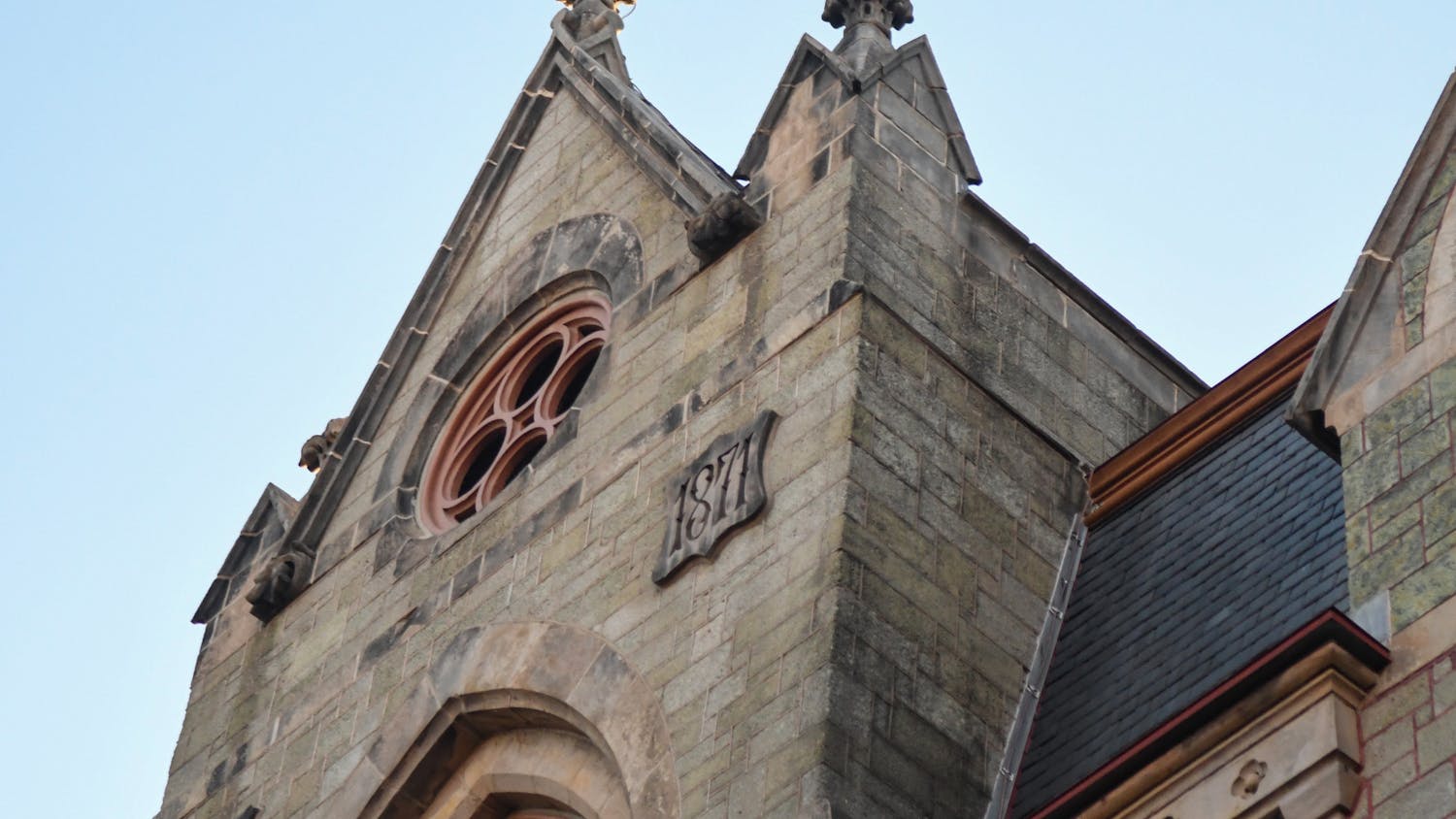 10-09-24 College Hall (Zoé Mackey).jpg