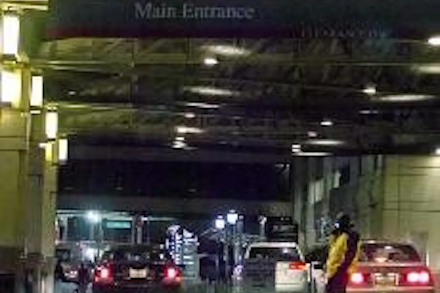 Male unaffiliated with U. robbed at gunpoint