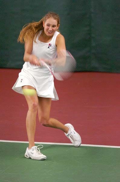 Early hiccup turns into nonfactor for W. Tennis