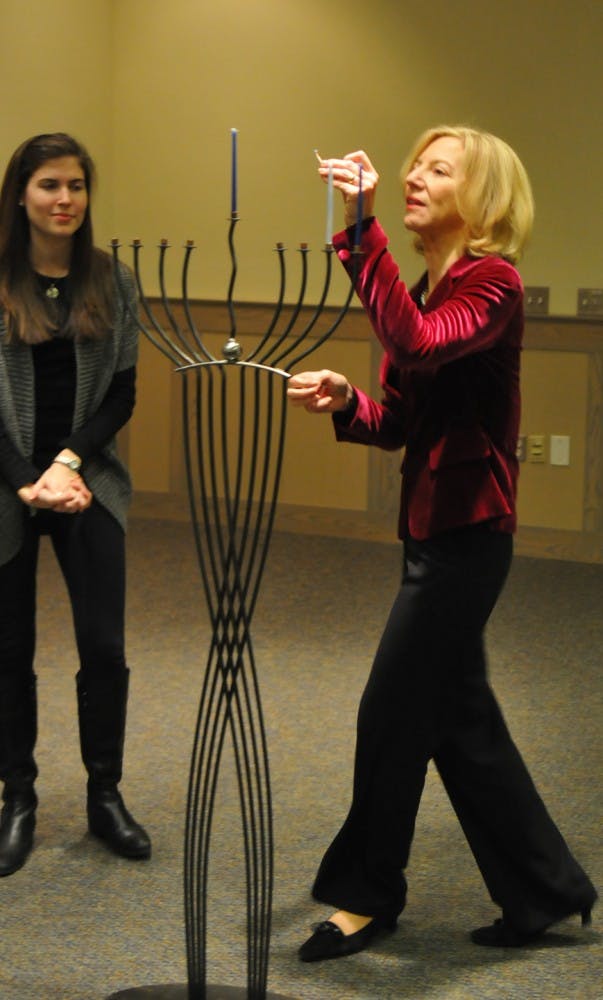 Gutmann discusses Jewish identity at 'Fireside Chat'