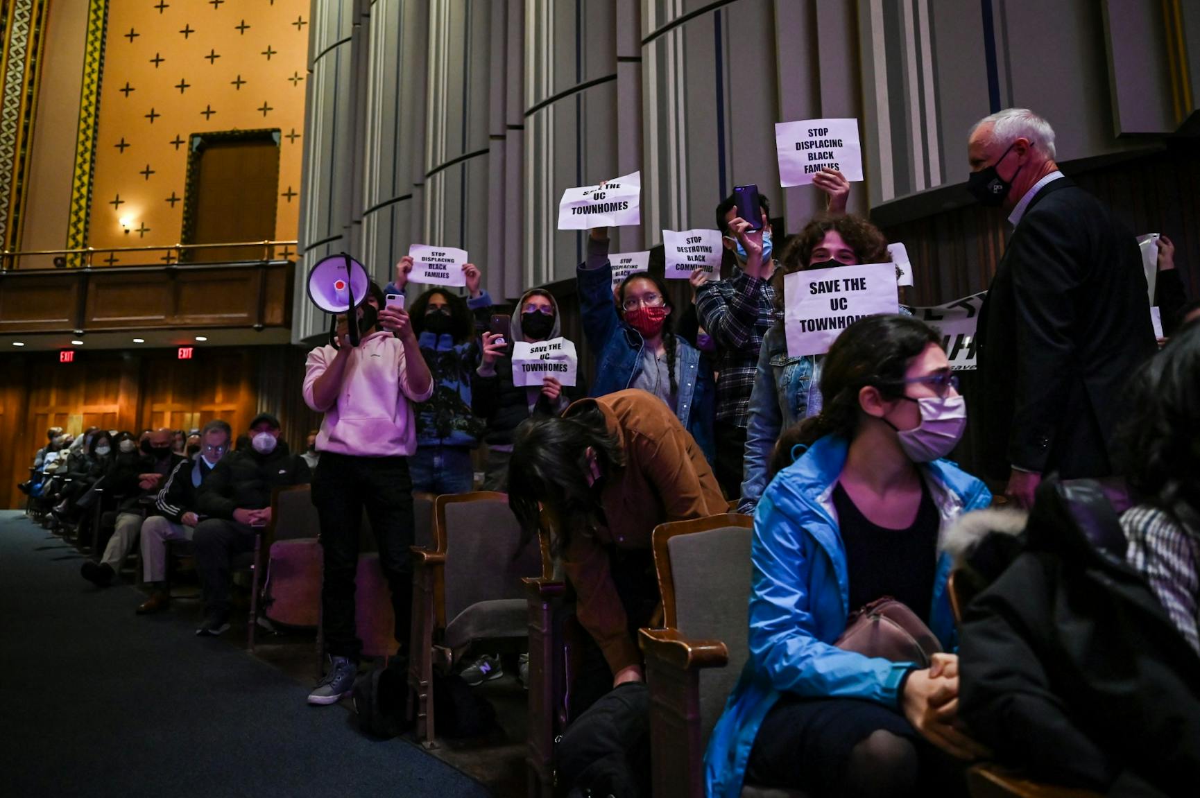 04-18-22 ken burns silfen forum event uc townhomes protest 1 (Kylie Cooper).jpg
