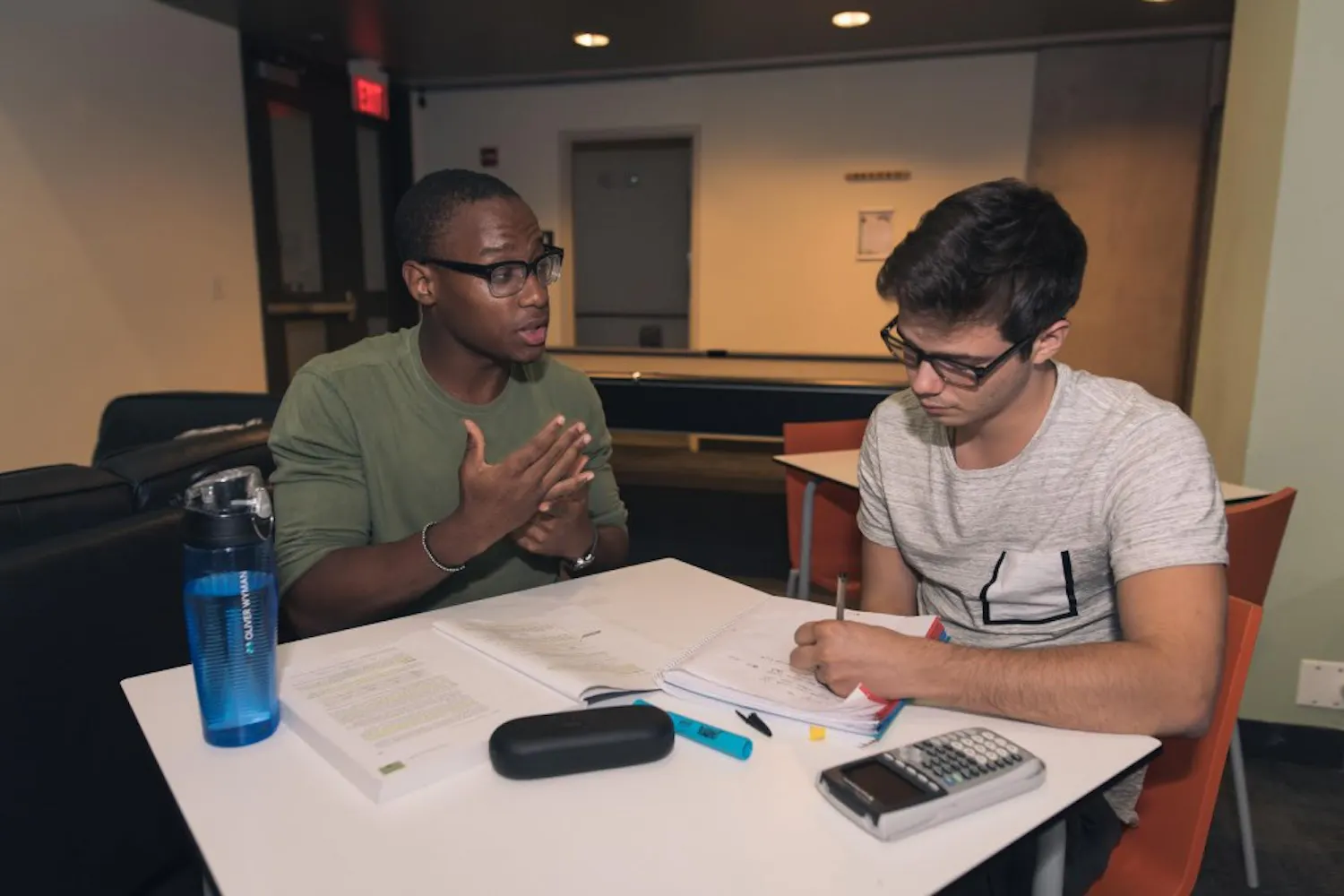 New app links college students looking for academic help with graduate students. 