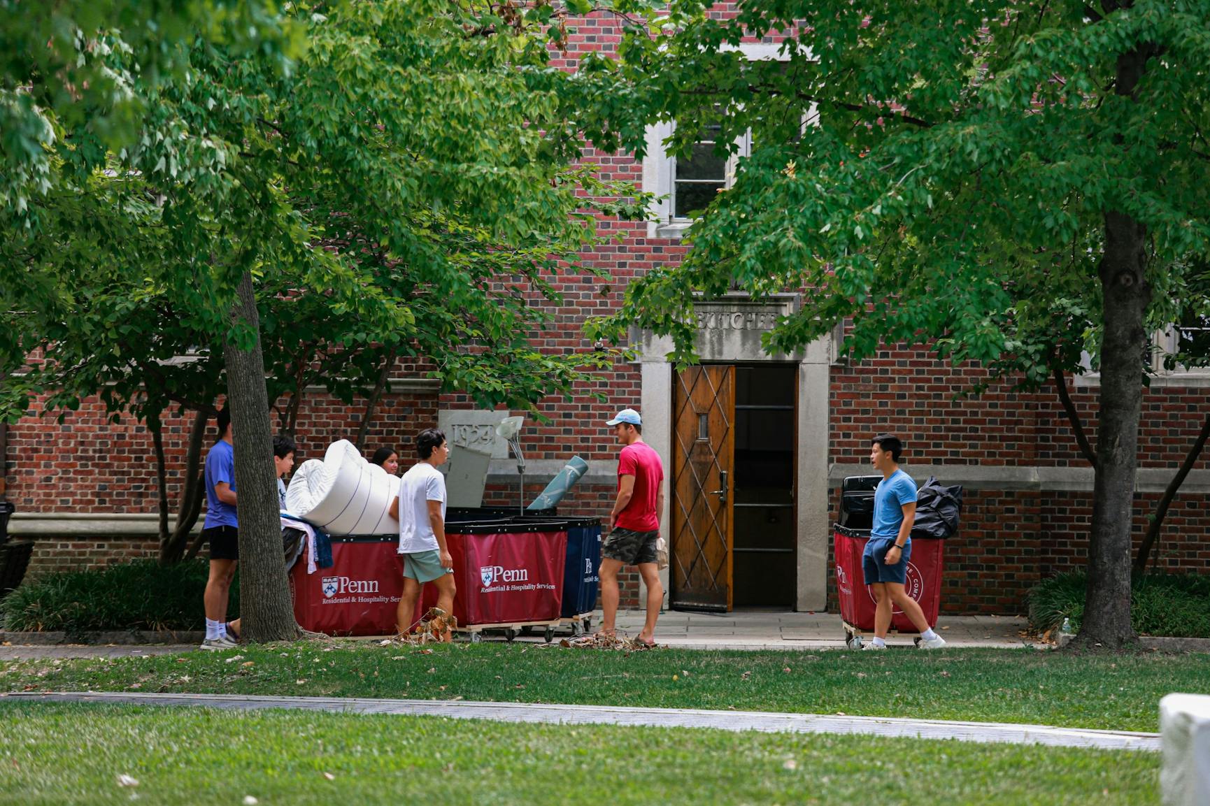 08-23-22 new student move in (Jesse Zhang)-4.jpg