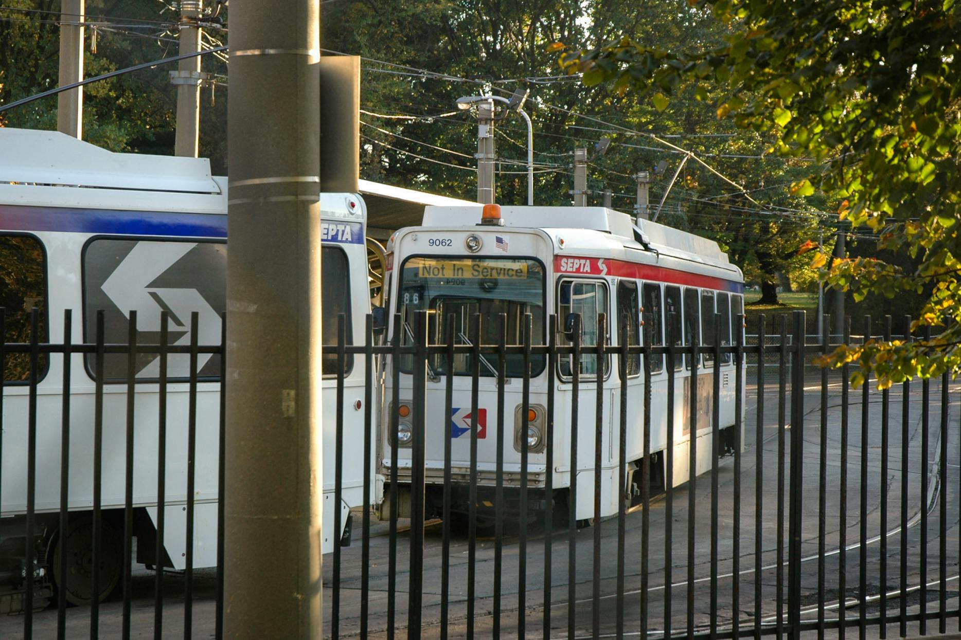 10-31-05 SEPTA Trolley (Ian Zuckerman).jpg
