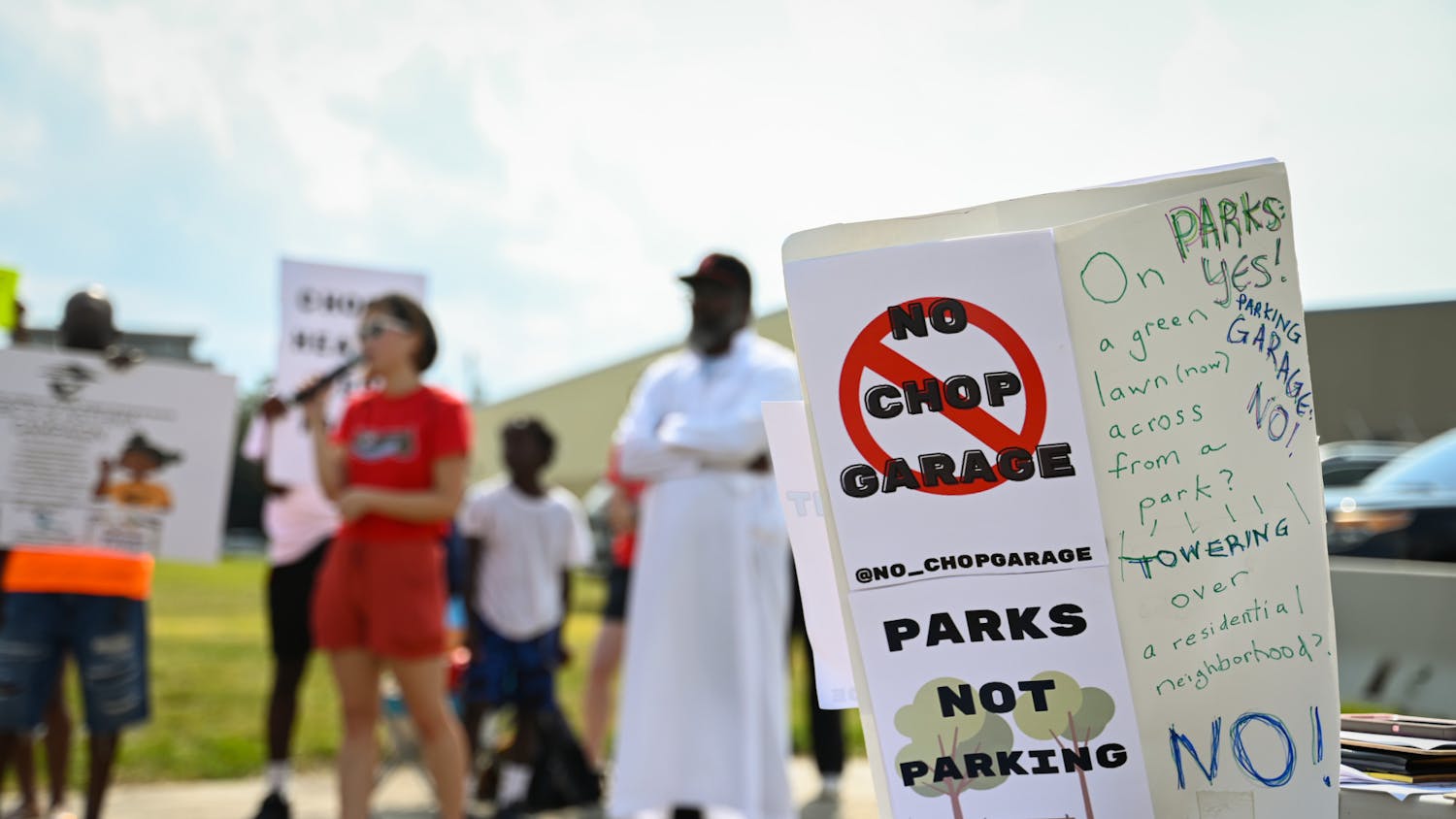 09-06-25 No CHOP Garage Rally (Chenyao Liu).jpg