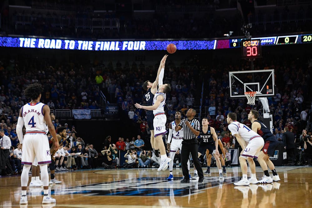 2018-mens-basketball-march-madness-vs-kansas-chase-sutton