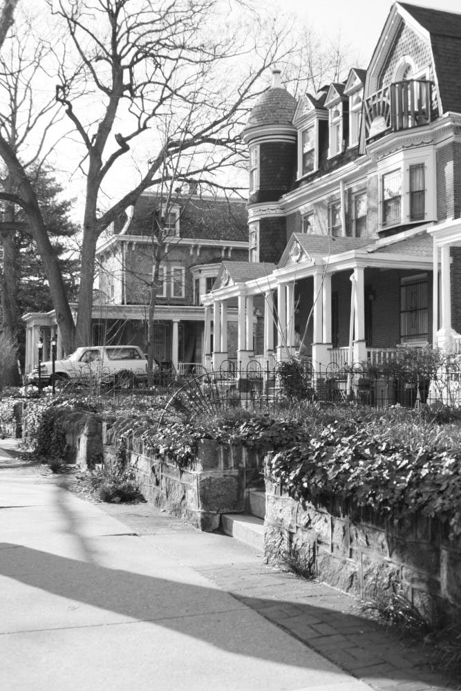 Off campus housing options between 39 and 41st on Pine and Locust streets.This Picture:  Between 40th and 41st on pine.